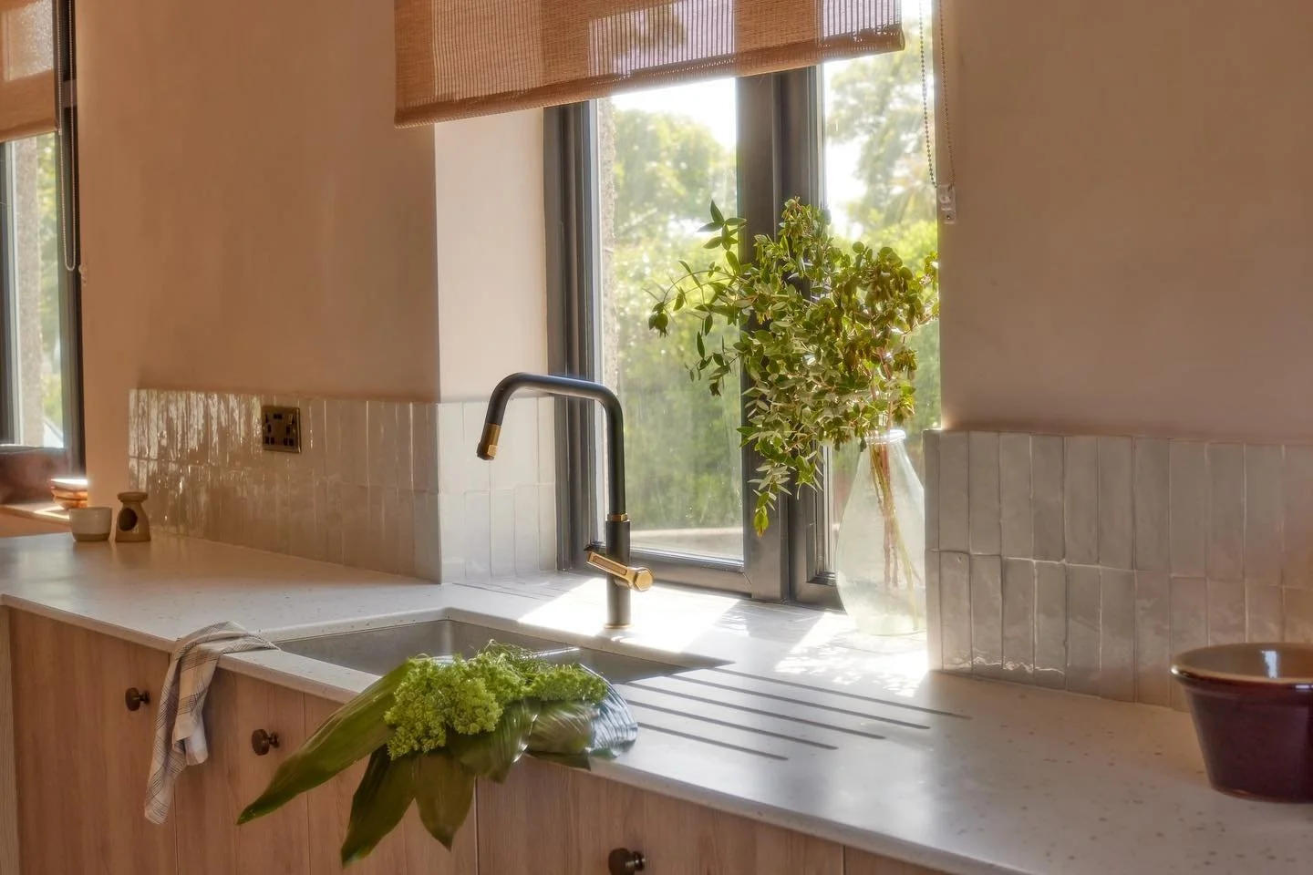 We installed the most beautiful bejmat tiles sourced and selected by our client @beach_house_newquay. A glossy and earthy addition to their laid-back kitchen.

Kitchen &amp; tile installation: @sunandshineprojects 
Styling: @sunandshineprojects 
Phot