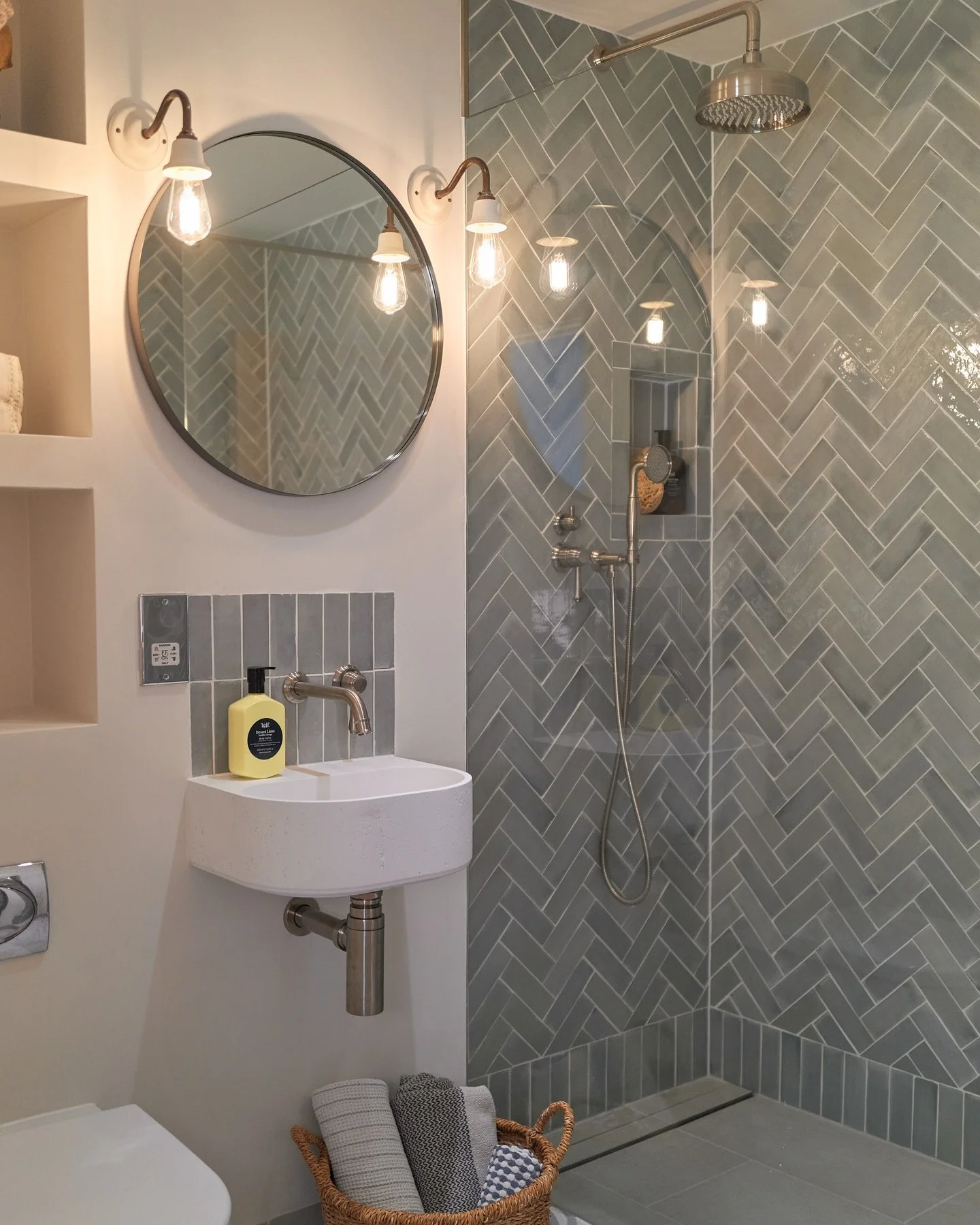 The Lighthouse Project // Oct 24

This was a primary bathroom and shower room reno for a beautiful client based in Newquay. 

The brief was organic coastal with a twist 🤍🩵

This project from design to installation was a total joy (even the herringb