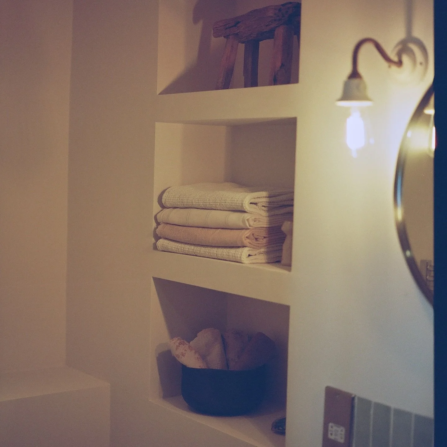 Some corners of one our recent projects // on film 🤍🩵

Photography: @iamlourobertson 

#thelighthouseproject #sunandshineprojects #cornwall #newquay