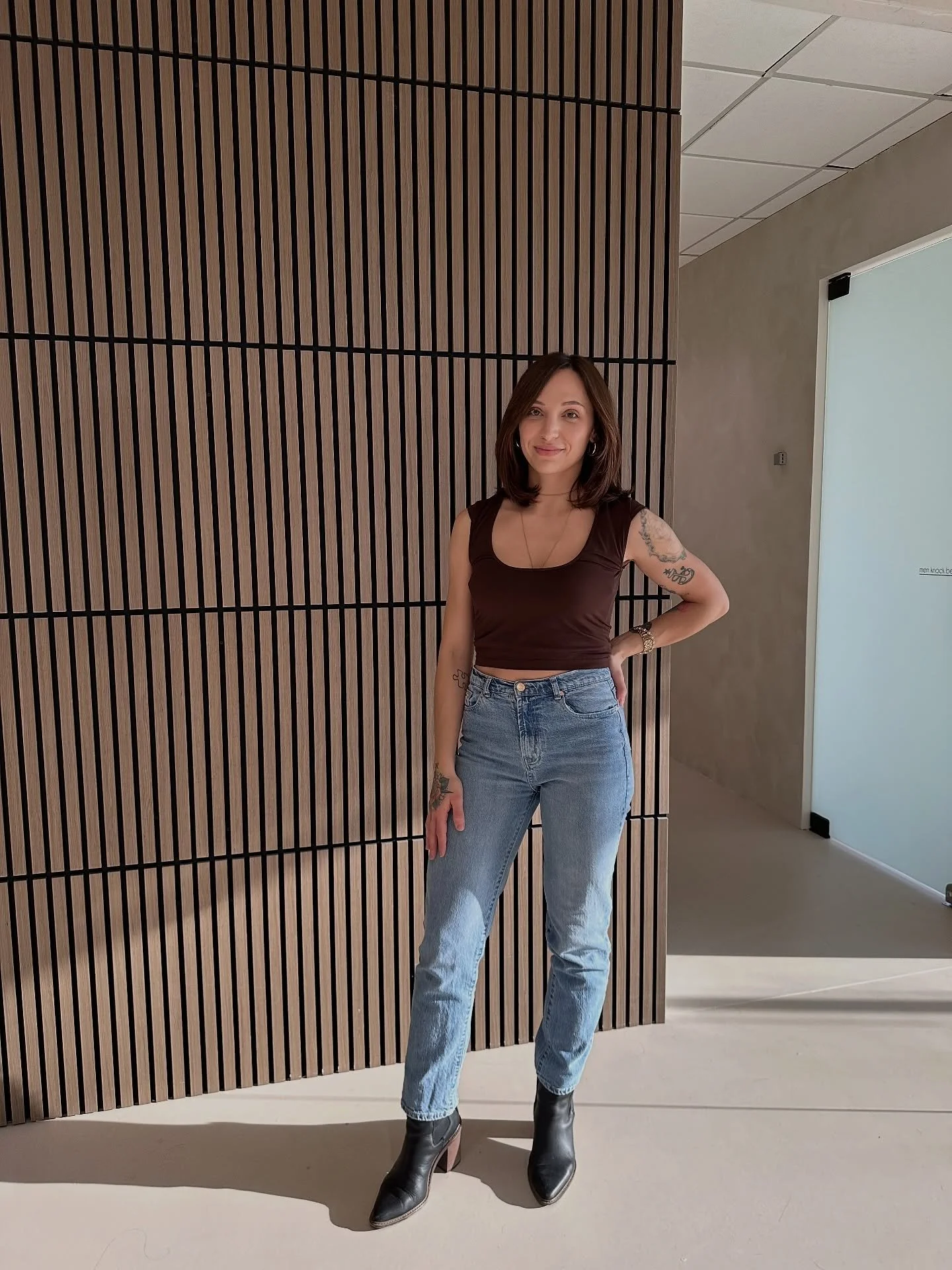 Me now vs 2016 🤭

Omg! 2016 was my first and only year in a salon suite before now. Instagram looked a lot different- clearly. Meme game was strong.