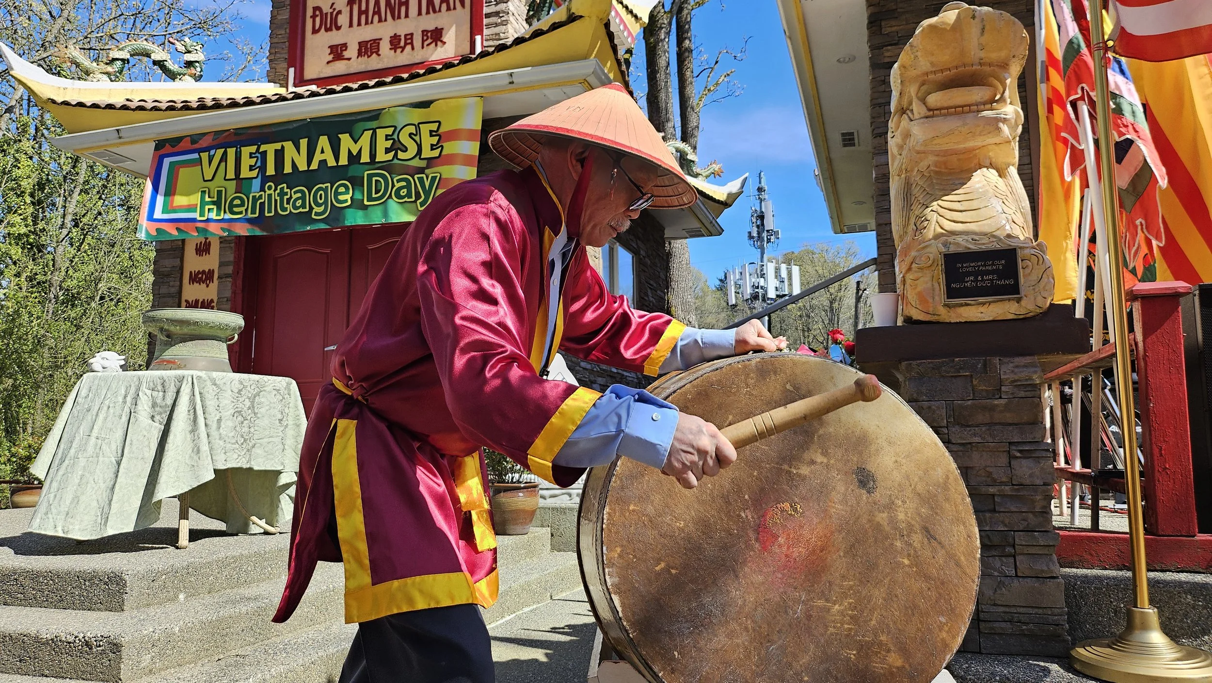 VNHD05 Drumming before traditional ceremony.jpg
