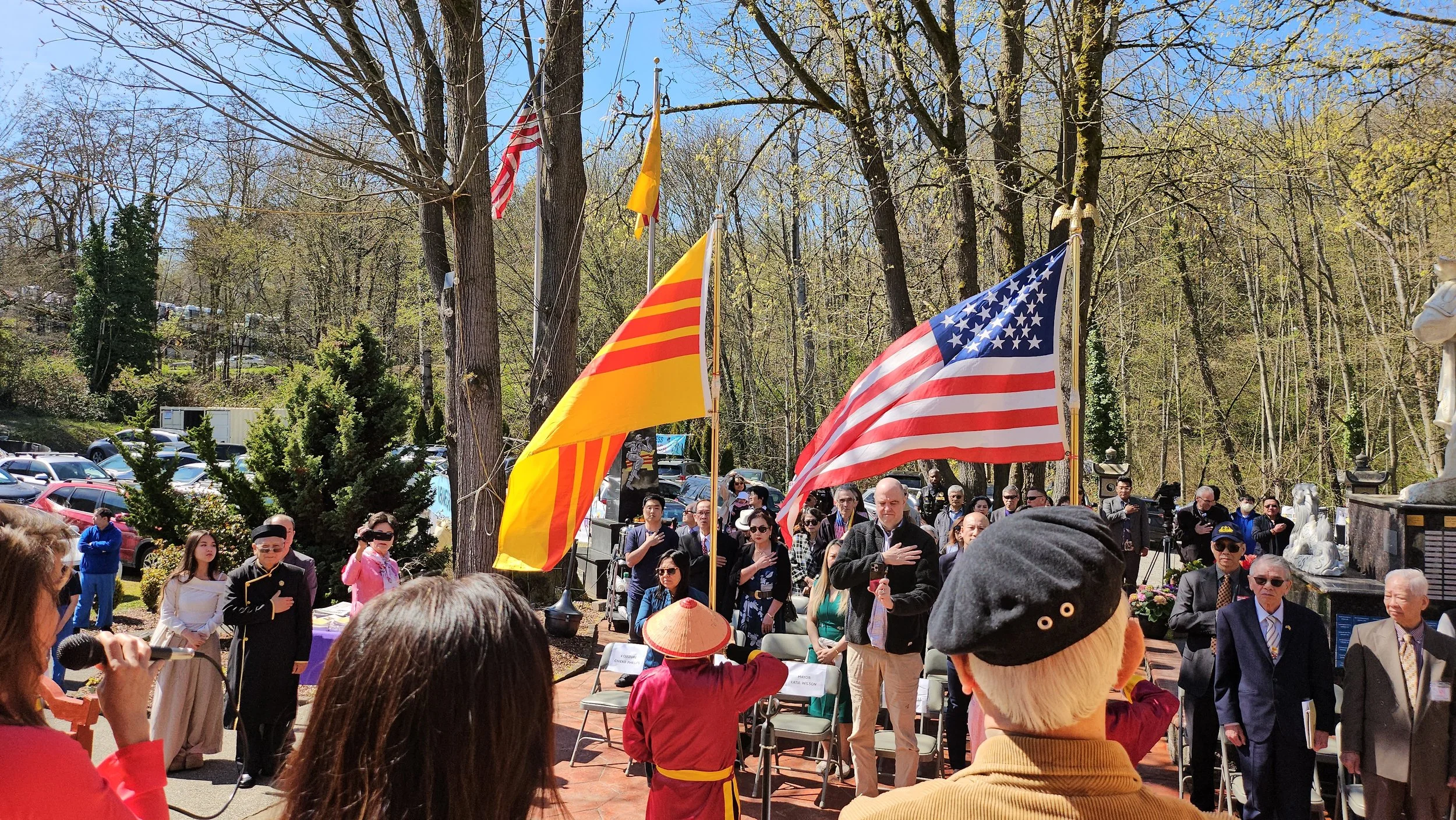 VNHD02 Flag salute.jpg