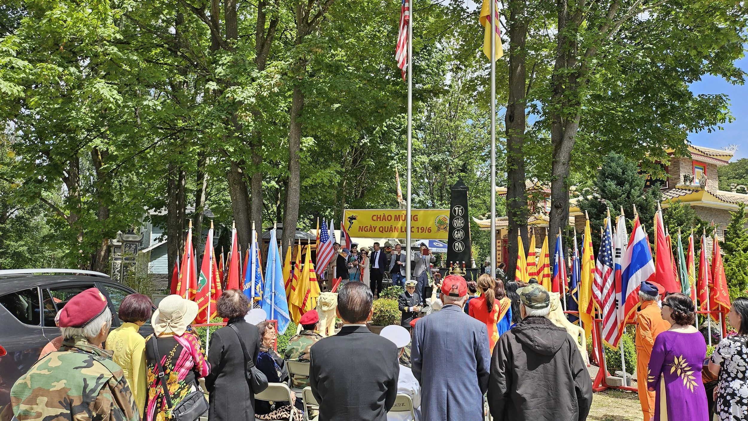 Quan Luc VNCH 2026 members line to memorial.jpg