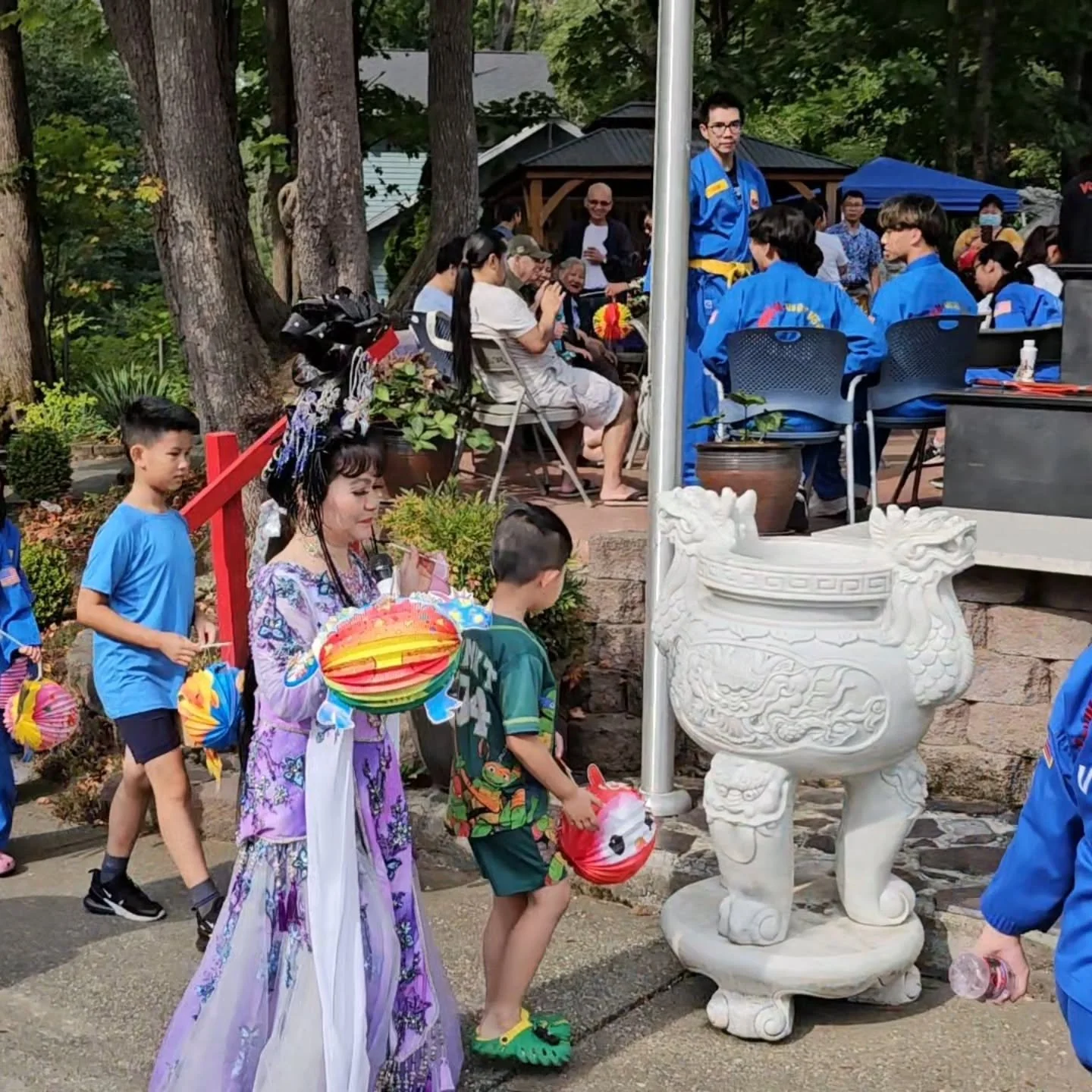 It's lantern time again!  Join us at the Vietnamese Cultural Center for the Children's Moonlight Festival,  September 12, 2026, 2p-4pm. Performances lion, food, goodies, and more! 
Image: Children with lanterns following Hang Nga.
#westseattle #vietn