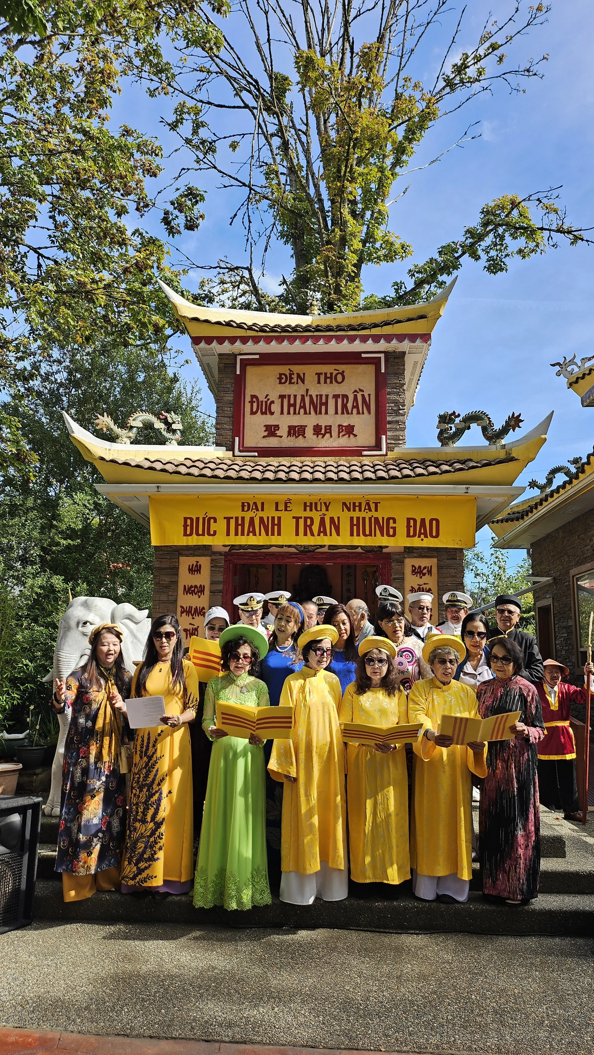 THD 2026 members sing.jpg