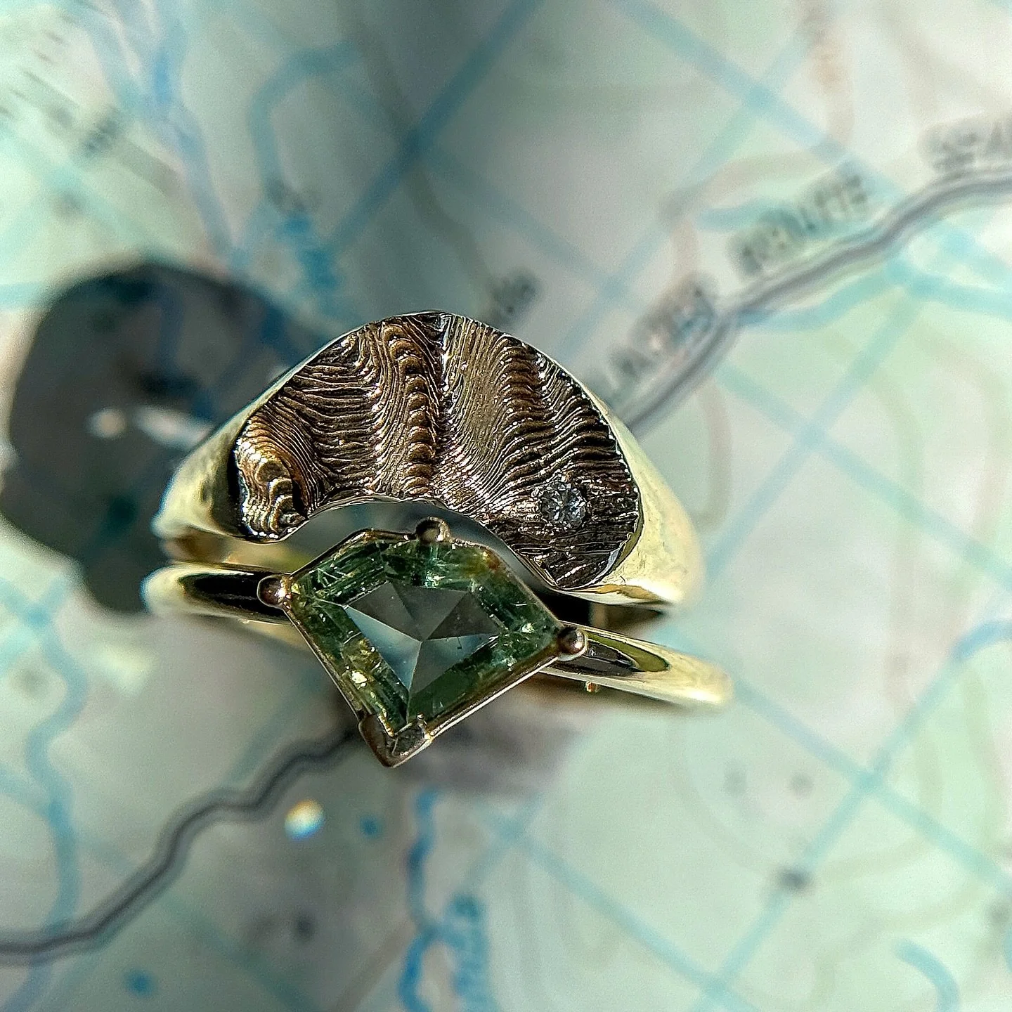 NEW CUSTOM TOPO SET 🏔️✨

This 14k topographically accurate wedding set brings us to the Main Elk Climbing Area in Colorado where my sweet clients had their serendipitous meet cute 🥹 

I sourced the perfect earthy toned portrait cut bicolor Montana 