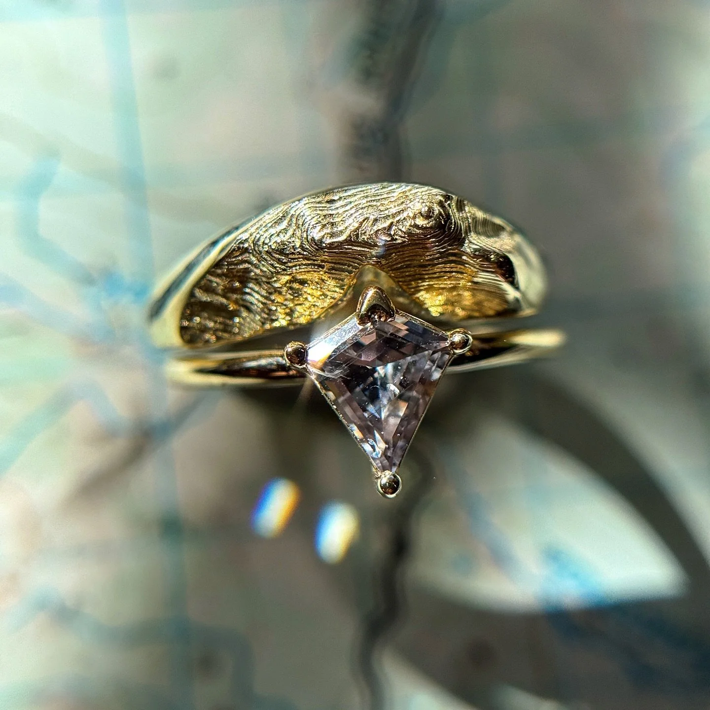 New Custom Topo Set for Val+Lionel 🏔️💚

This one of a kind, mixed metal, Custom wedding set showcases Mount Index in Washington State, a mountain scape deeply meaningful to Val + Lionel.

Lionel chose a 10k white gold topo band, while Val paired a 