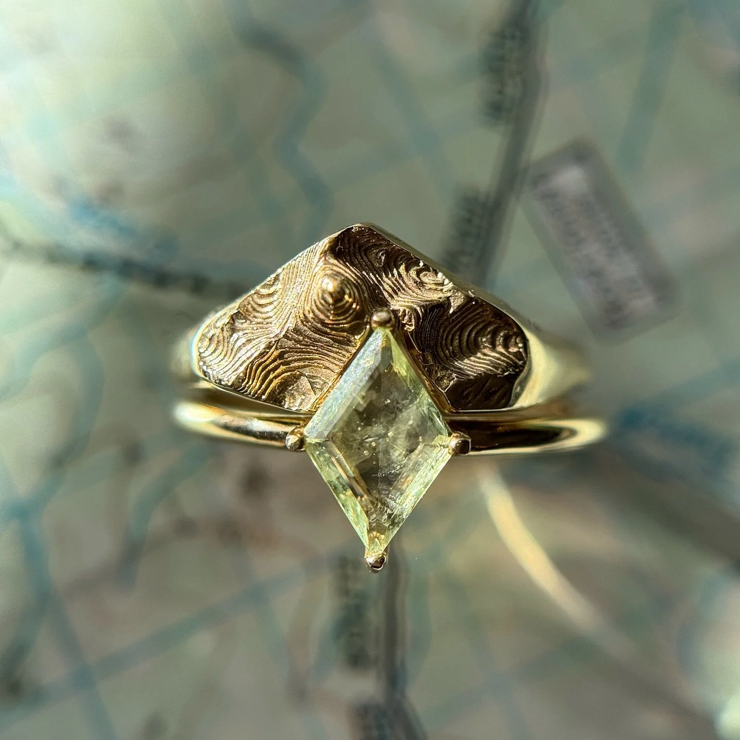 New custom topo wedding set for Olivia + Ryan 💚

Starting 2026 with this 14k yellow gold custom topo set of Sawtooth Peak in Sequoia National Park 🏔️

Ryan&rsquo;s topographic band captures the dramatic ridgeline and rugged terrain of Sawtooth Peak
