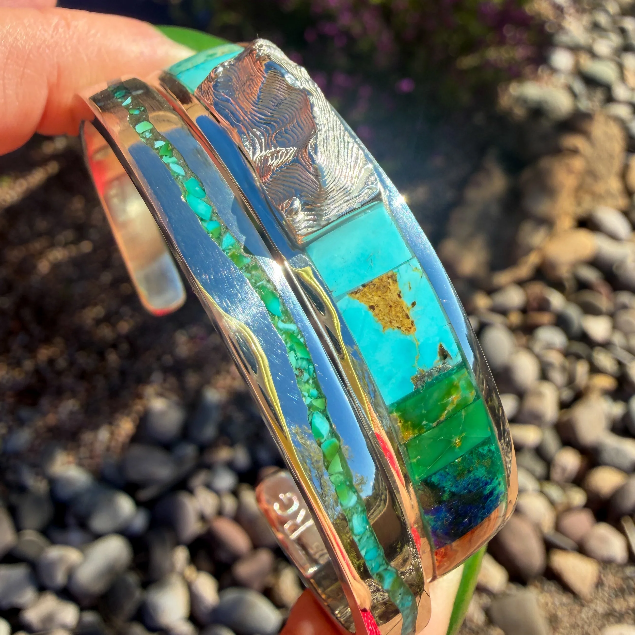 Sandia In Season Inlay Cuff 🍂💛

It&rsquo;s no secret to those who know me how much I adore New Mexico. This cuff is my love letter to the landscape that has inspired my art for over a decade. 

Fun fact, the Sandia Crest was the very first mountain