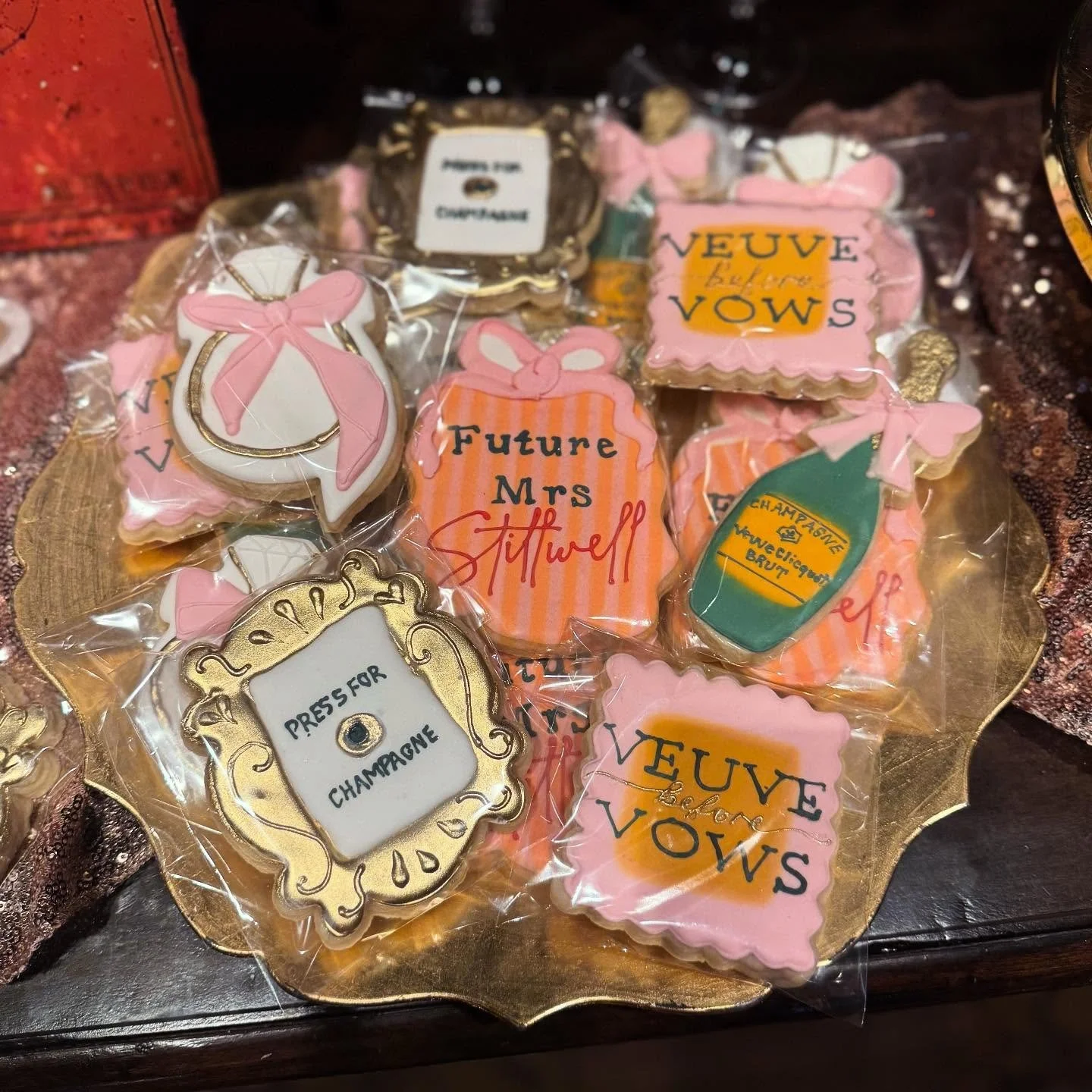 Veuve Before Vows 🥂

It&rsquo;s always special doing cookies for people you love! Completely OBSESSED is an understatement. This might be one of my favorite sets to date and for one of my favorite girls!
.
.
.
#veuvebeforevows #veuve #veuvecliquot #