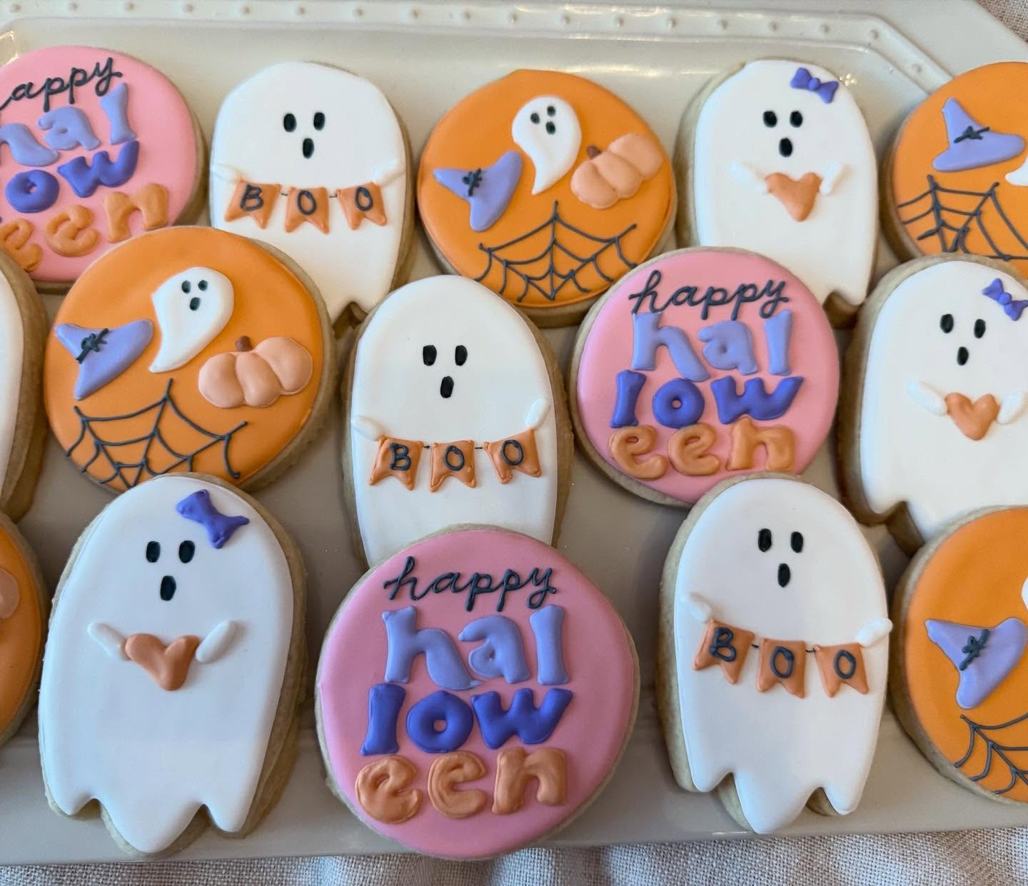 Happy Halloween! 
.
.
.
#mjsbakingboutique #halloween #halloweencookies #customcookies #customcookiesindianapolis #indianapolisbakery #indysmallbusiness