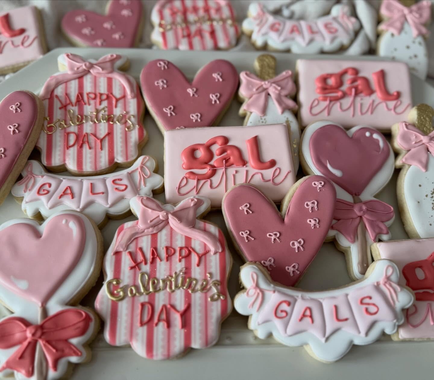 It&rsquo;s ladies celebrating ladies!

Happy Galentine&rsquo;s Day to my best gal pals! 
.
.
.
#mjsbakingboutique #galentines #galentinesday #cookies #indianapolis