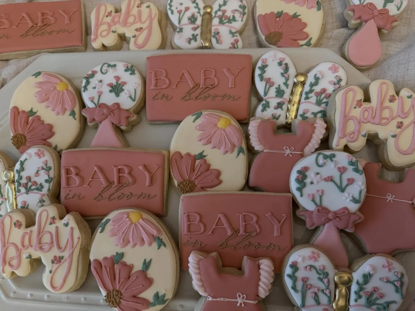 Baby in Bloom
.
.
.
#customcookies #babyshower #babygirl #indiana #indianapolisfood