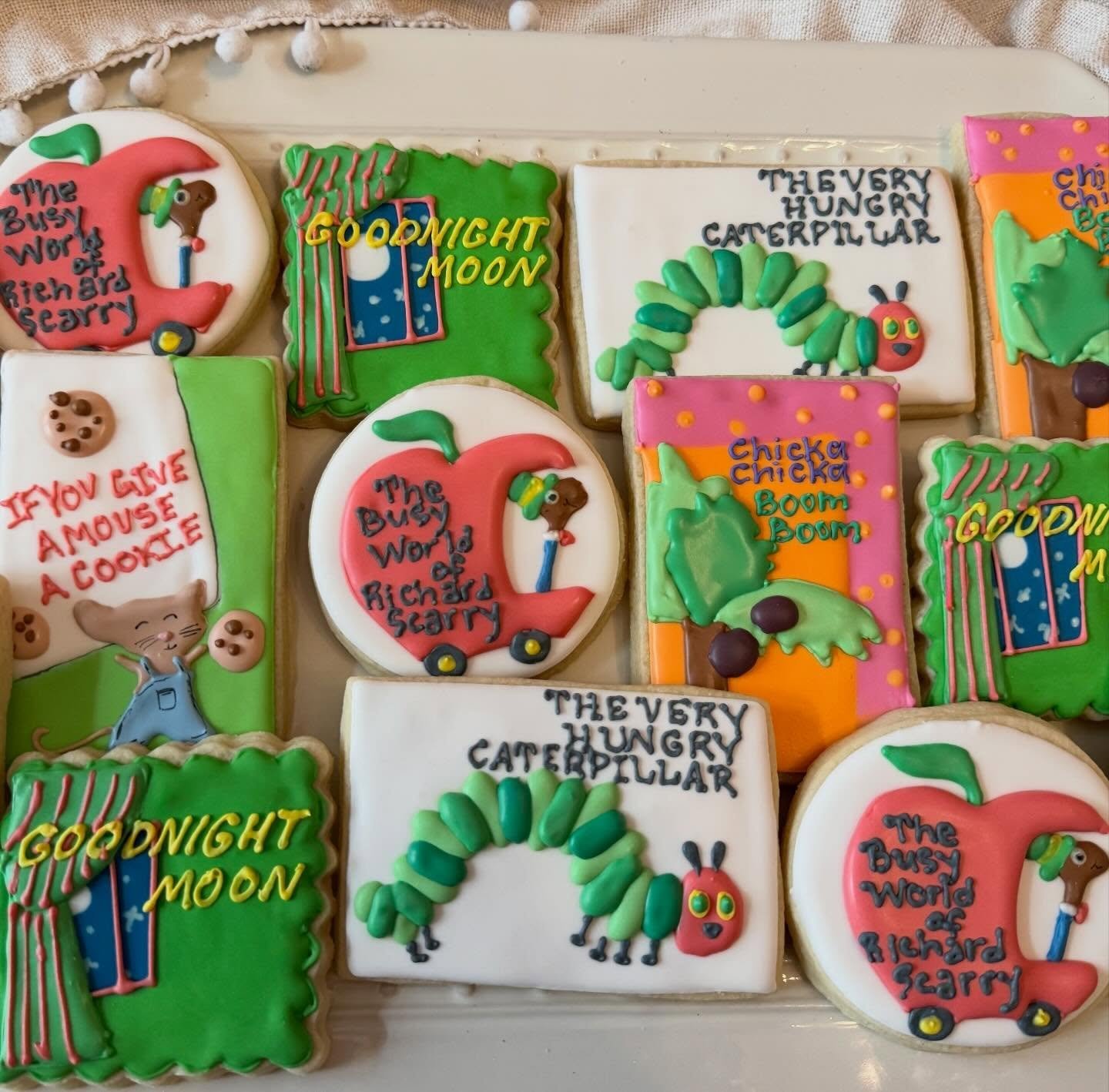 And so the story begins&hellip;
.
.
.
#customcookies #babyshowertheme #babyshowercookies #royalicingcookies #indianapolis