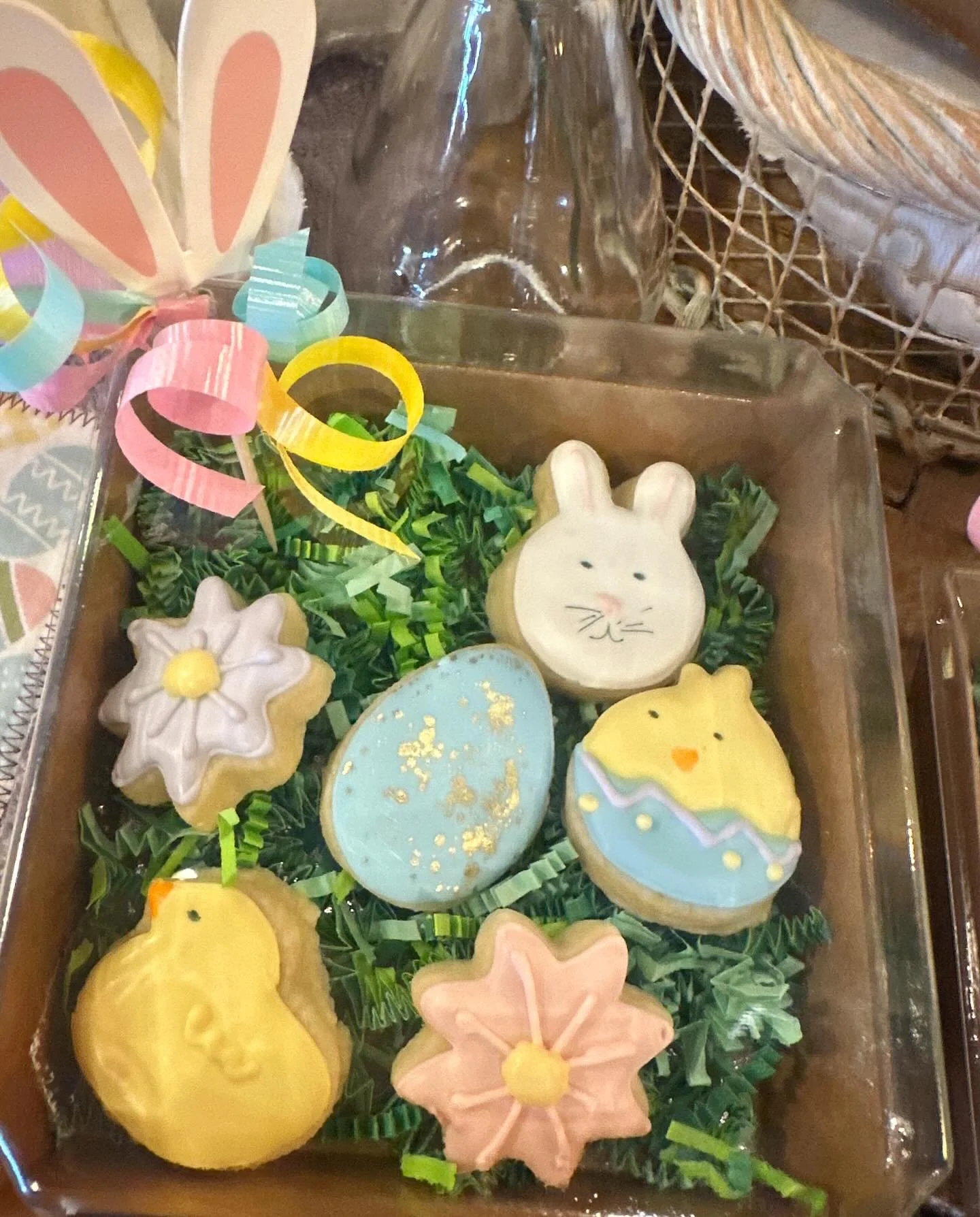 The cutest Easter mini cookies EXCLUSIVELY available at @rustic_root. Each box comes with 6 minis and make the perfect Easter basket addition! You can also grab a Paint Your Own Easter cookie in Rustic Root, both while supplies last. 
.
.
.
#EasterCo