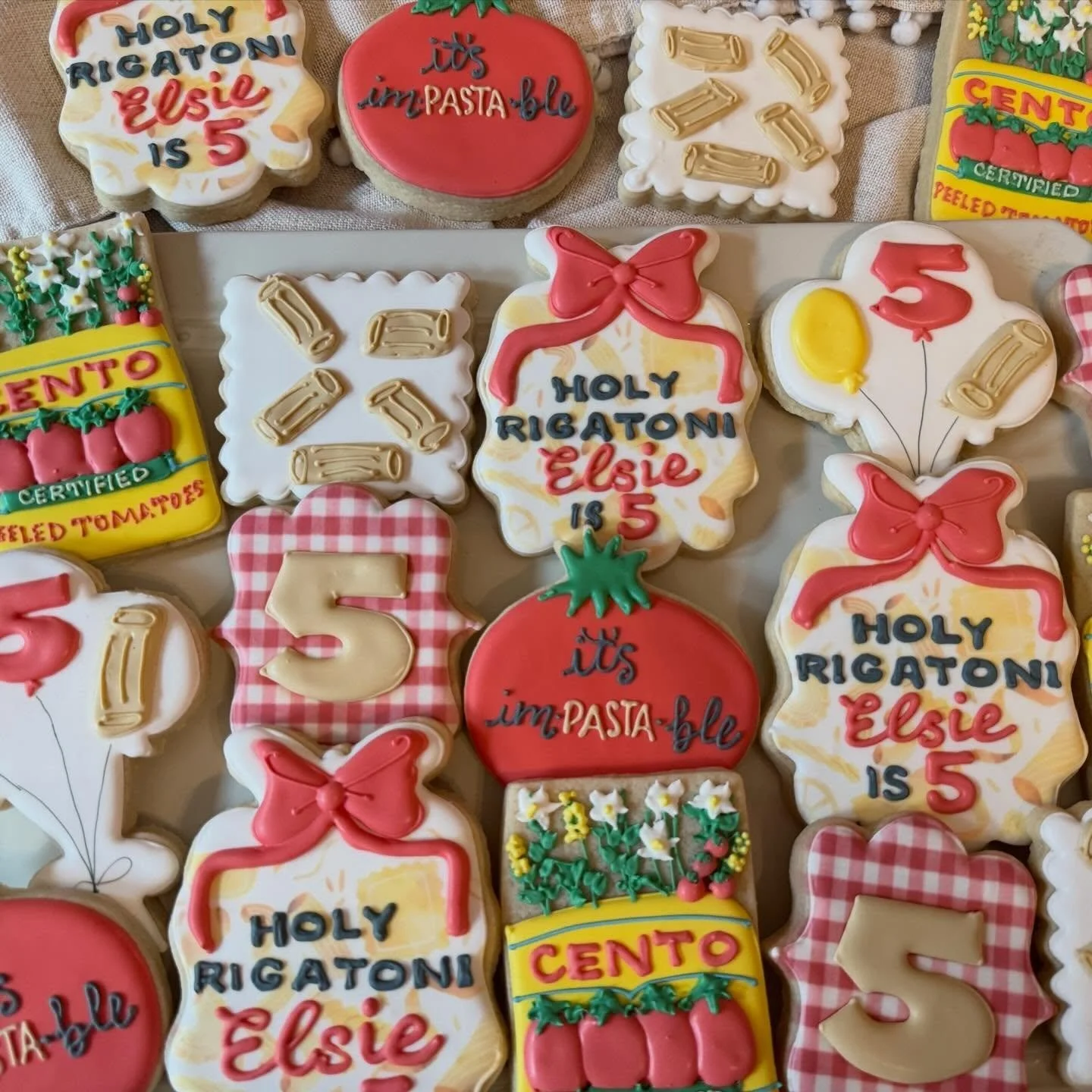 Holy Rigatoni! 🍝
.
.
.
#mjsbakery #birthday #customcookies #birthdaycookies #indianapolis