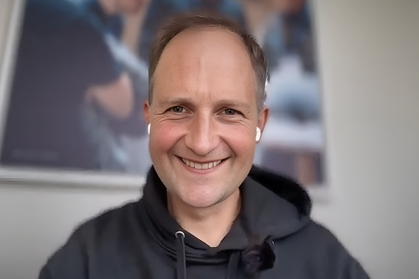 Nino during a recording smiling into the camera
