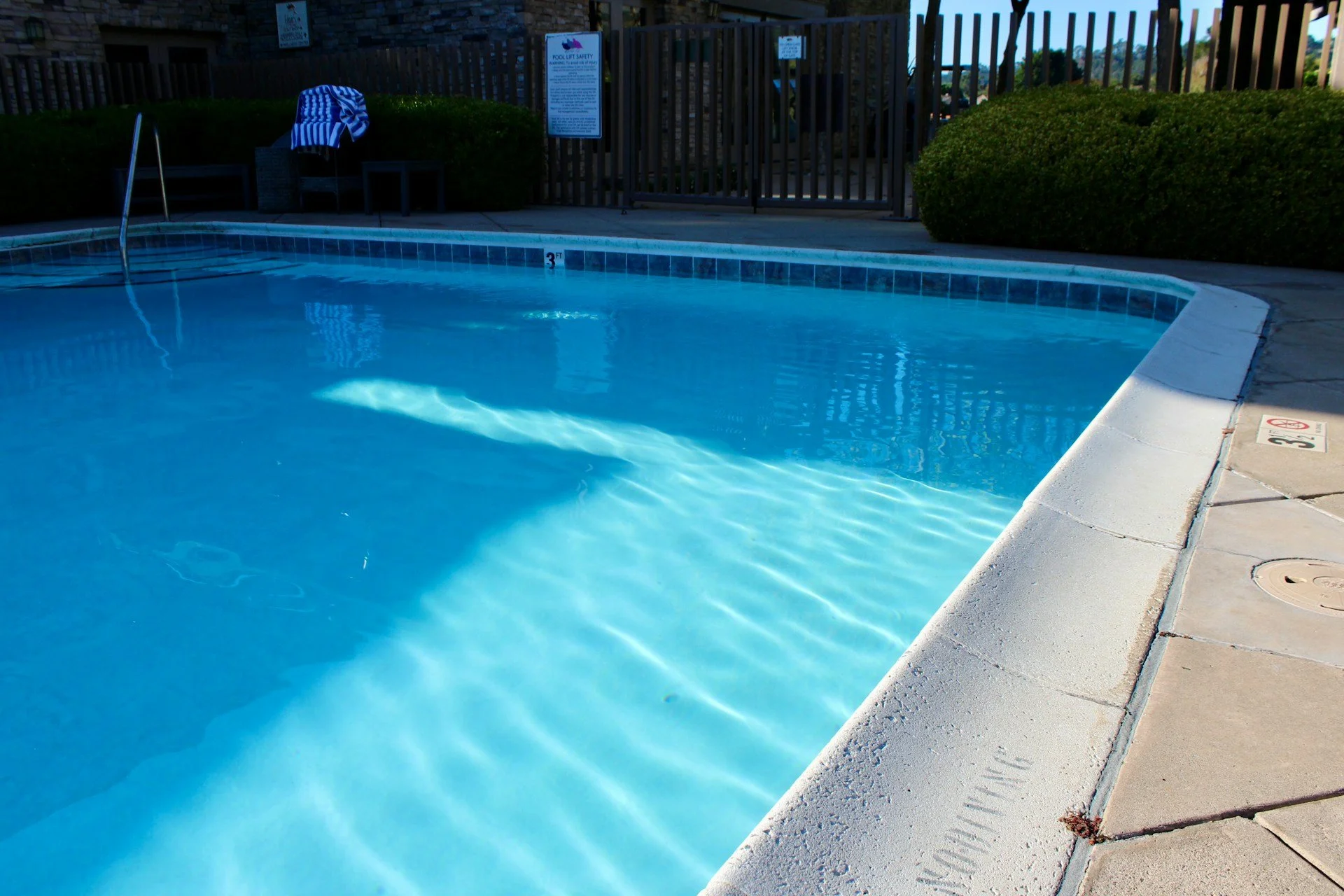 Choosing a Concrete Pool Contractor for Ottawa Backyards