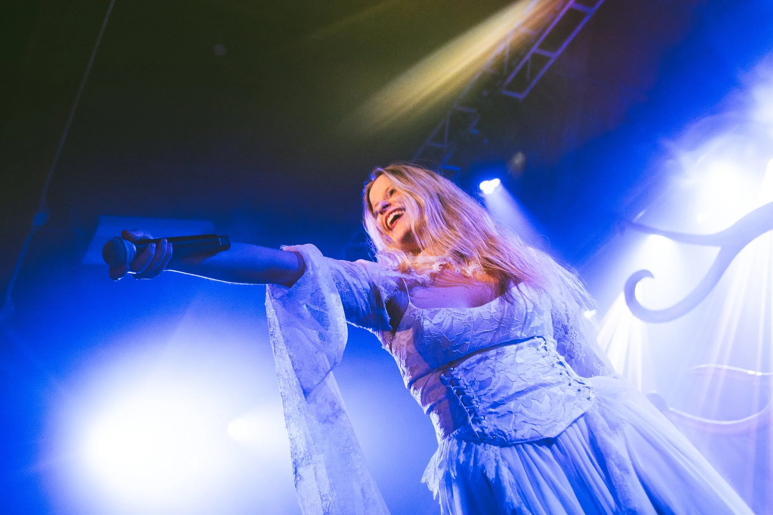 PARIS PALOMA ENCHANTS A SOLD OUT CROWD 