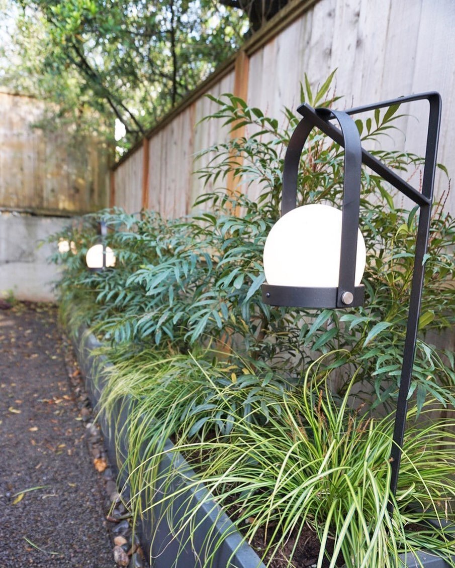 L I G H T S //
Credit for these super cute lantern additions go to the one and only @thrashermama 🤍 But oh how we love how adding lanterns to these planters elevated the garden by bringing soft glowing orbs to the evening ambiance ⚡️