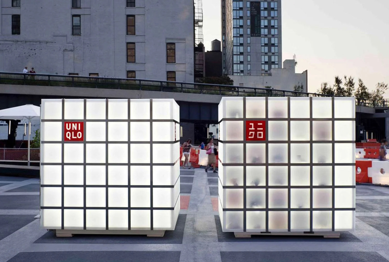 uniqlo-pop-up-custom-retail-display.jpg