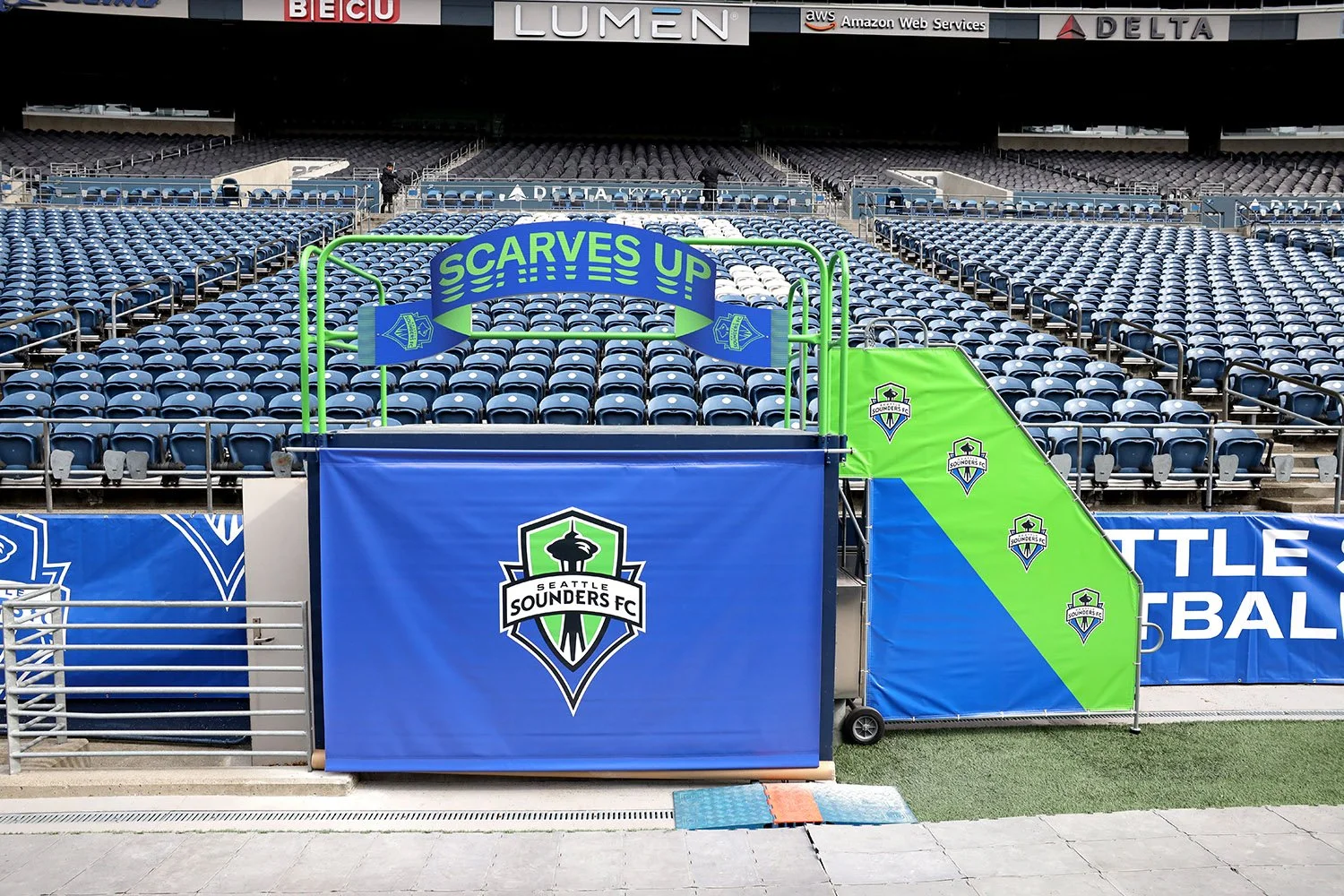 seattle-sounders-scarves-up-experience-scarf-banner-stairs-front.jpg