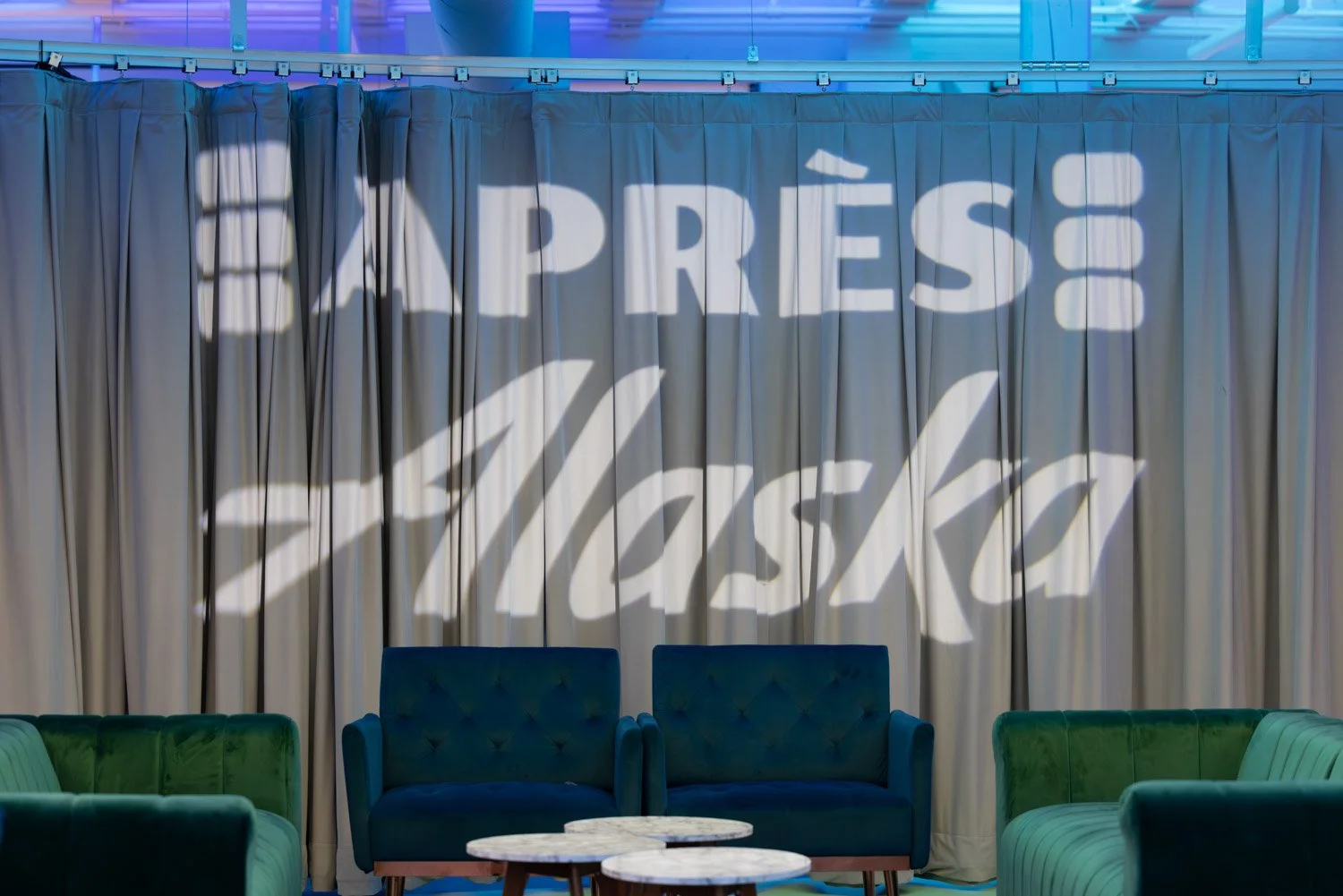 alaska-aprés-experience-signage.jpg