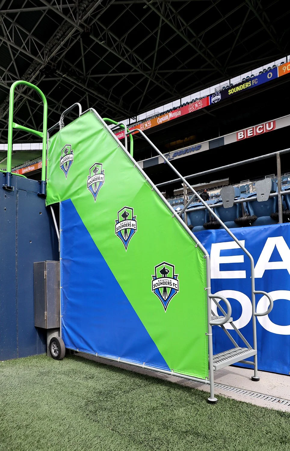 seattle-sounders-scarves-up-experience-stairs-banner.jpg