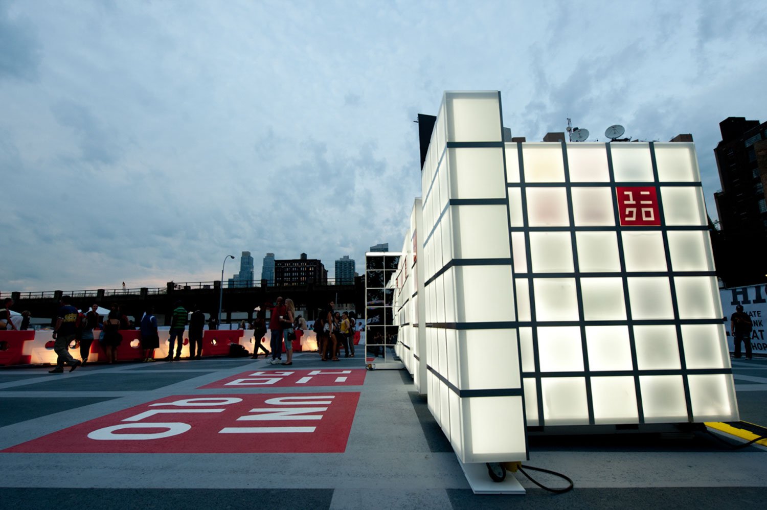 uniqlo-pop-up-retail-diplay-at-dusk.jpg