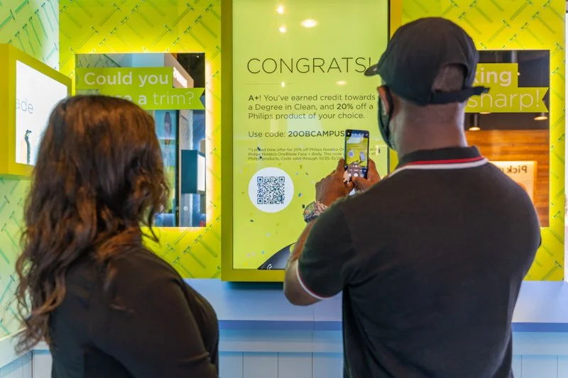 philips-pop-up-shoppers-scanning-qr-code.jpg