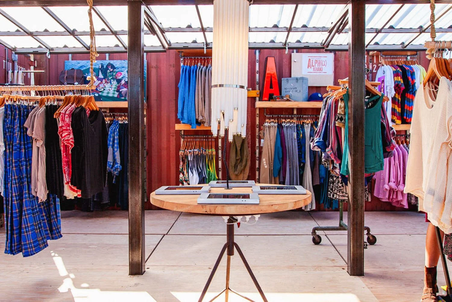 urban-outfitters-pop-up-merchandise-displays.jpg