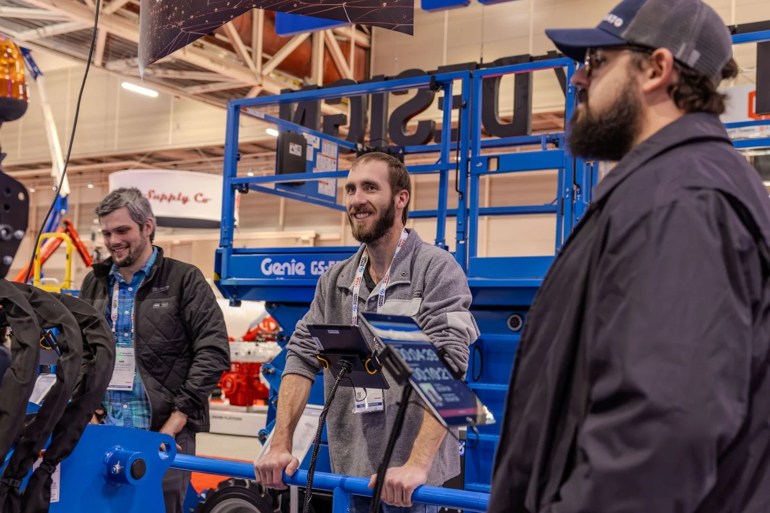 genie-at-ara-tradeshow-people.jpg
