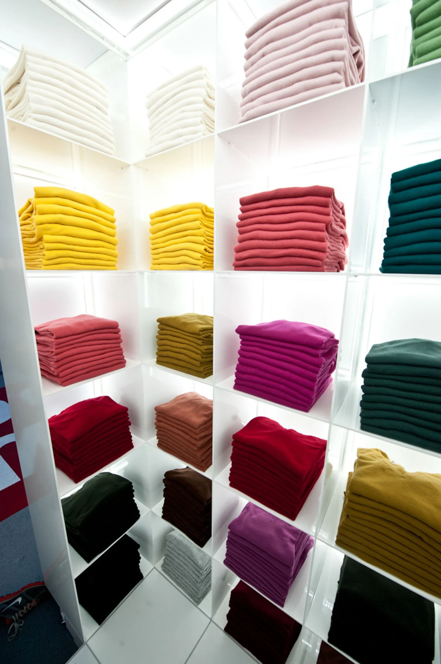 uniqlo-pop-up-retail-merch-wall.jpg