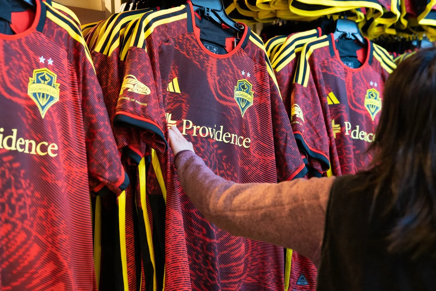 seattle-sounders-bruce-lee-pop-up-jerseys.jpg