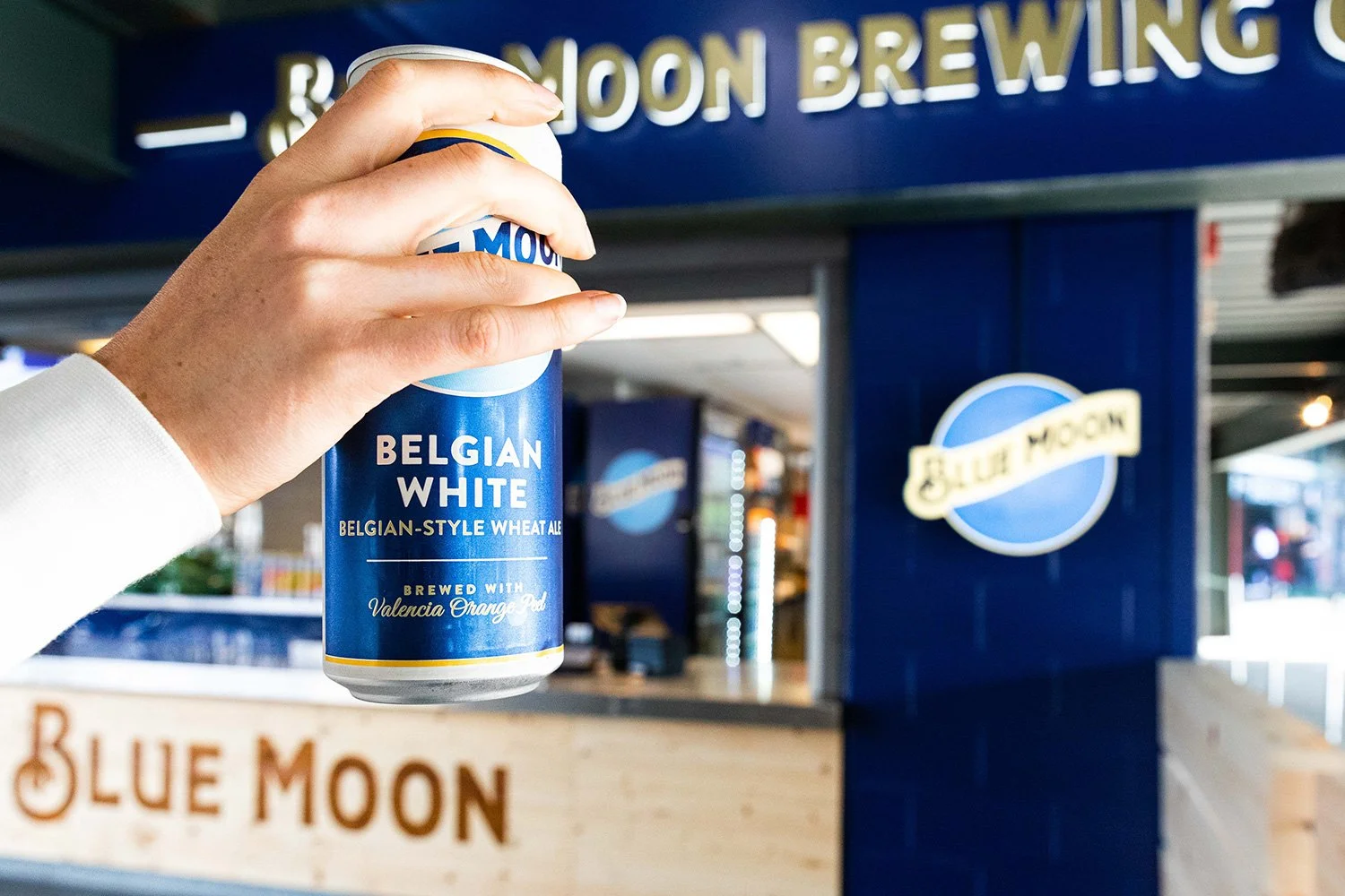 seattle-mariners-concessions-blue-moon-beverage.jpg