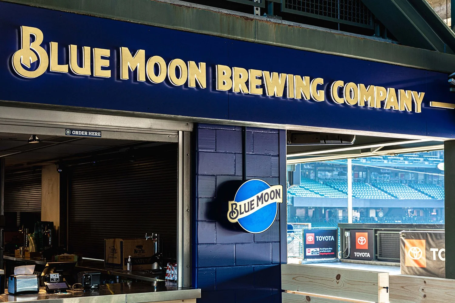 seattle-mariners-concessions-blue-moon-brewing-company.jpg