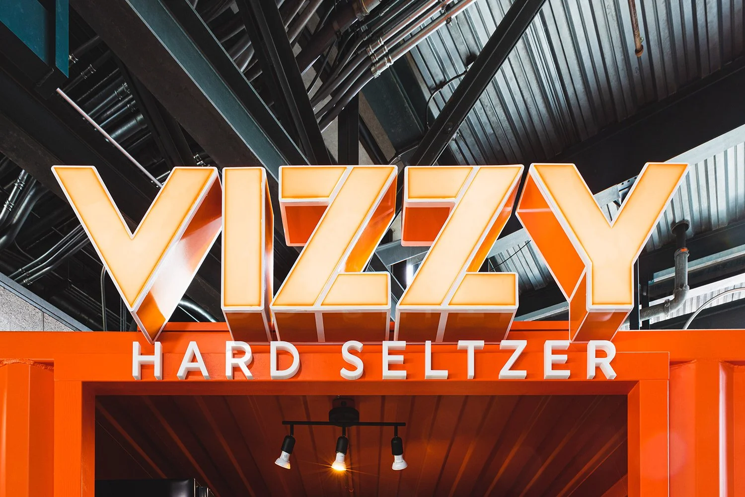 seattle-mariners-concessions-vizzy-hard-seltzer.jpg