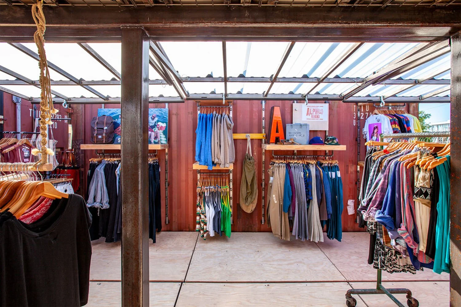 urban-outfitters-pop-up-retail-displays.jpg