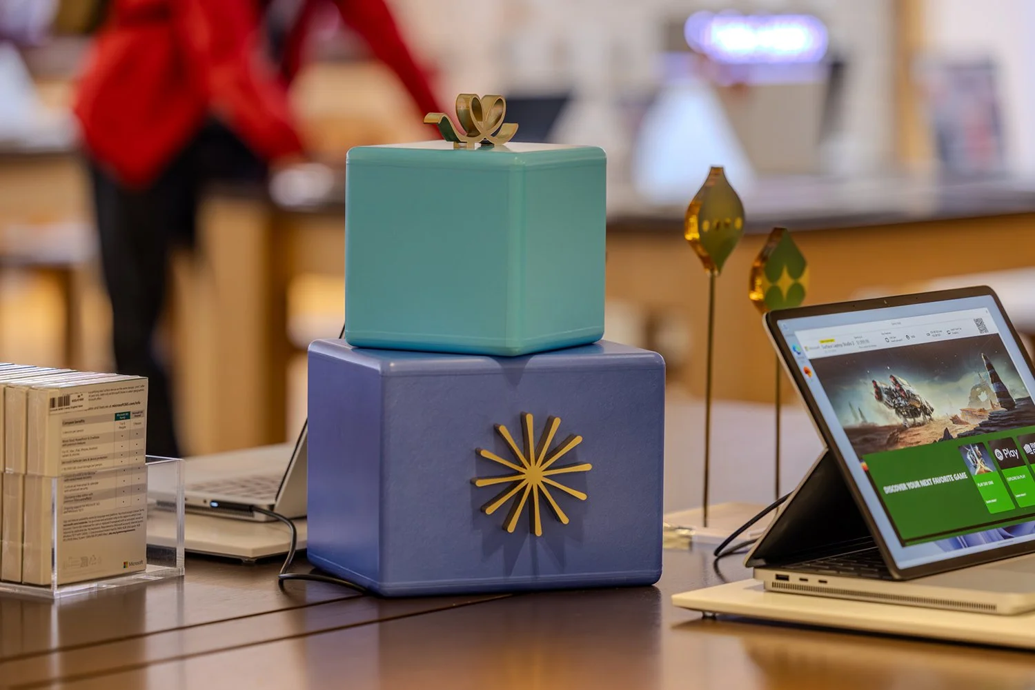 microsoft-holiday-retail-decor-blue-present.jpg