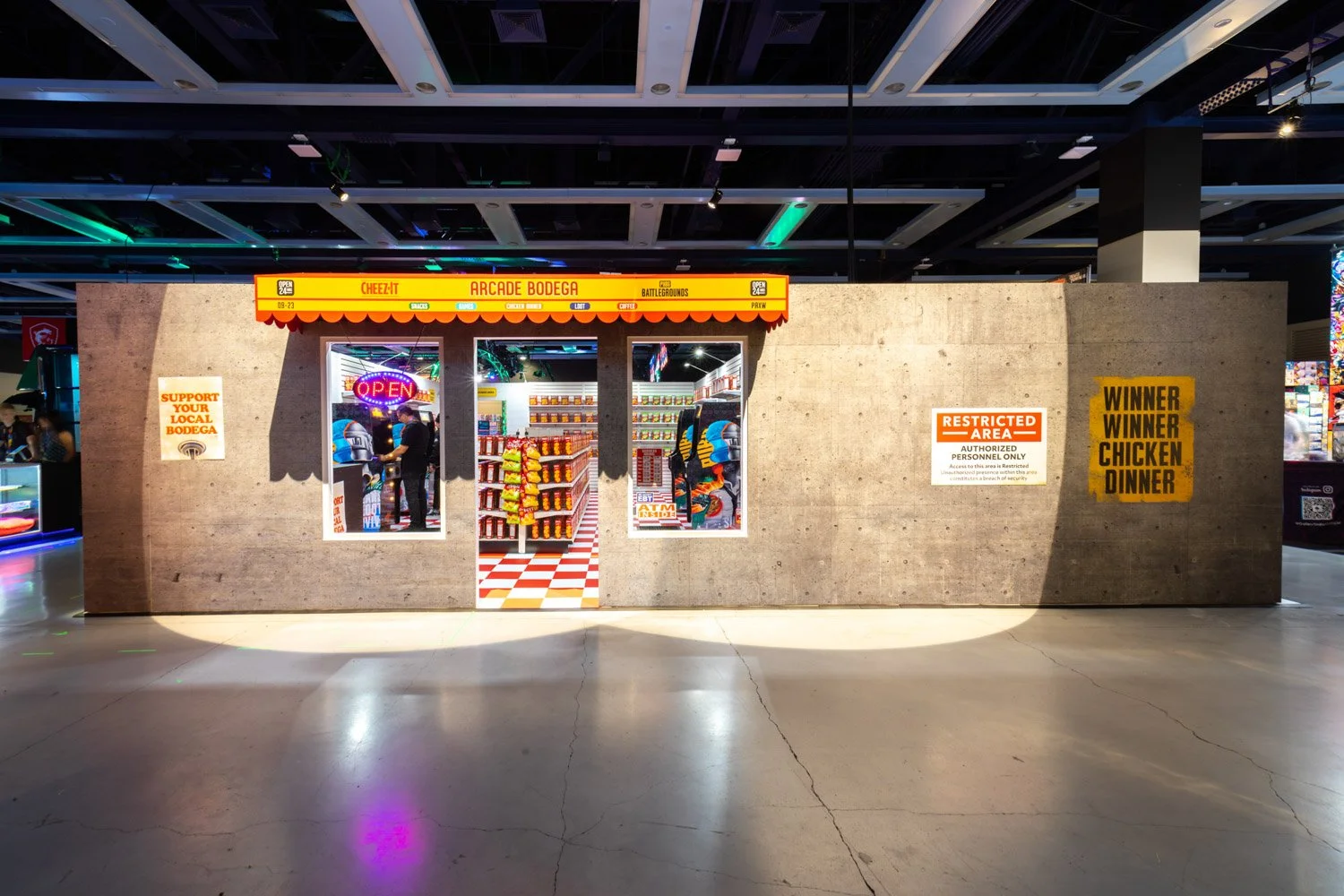 cheez-it-at-pax-west-tradeshow-booth-exterior.jpg