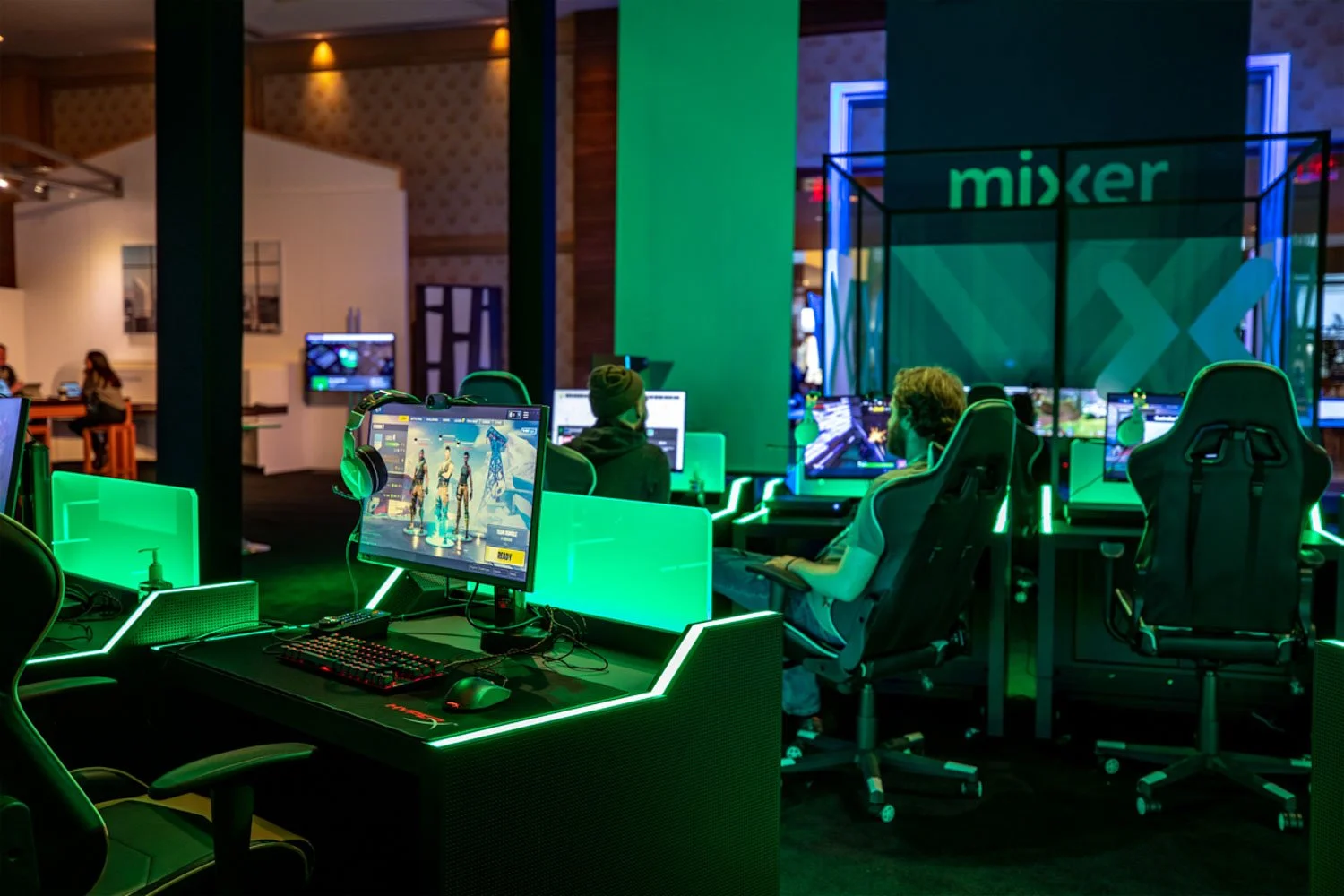 xbox-gaming-pods-custom-fabricated-desks.jpg