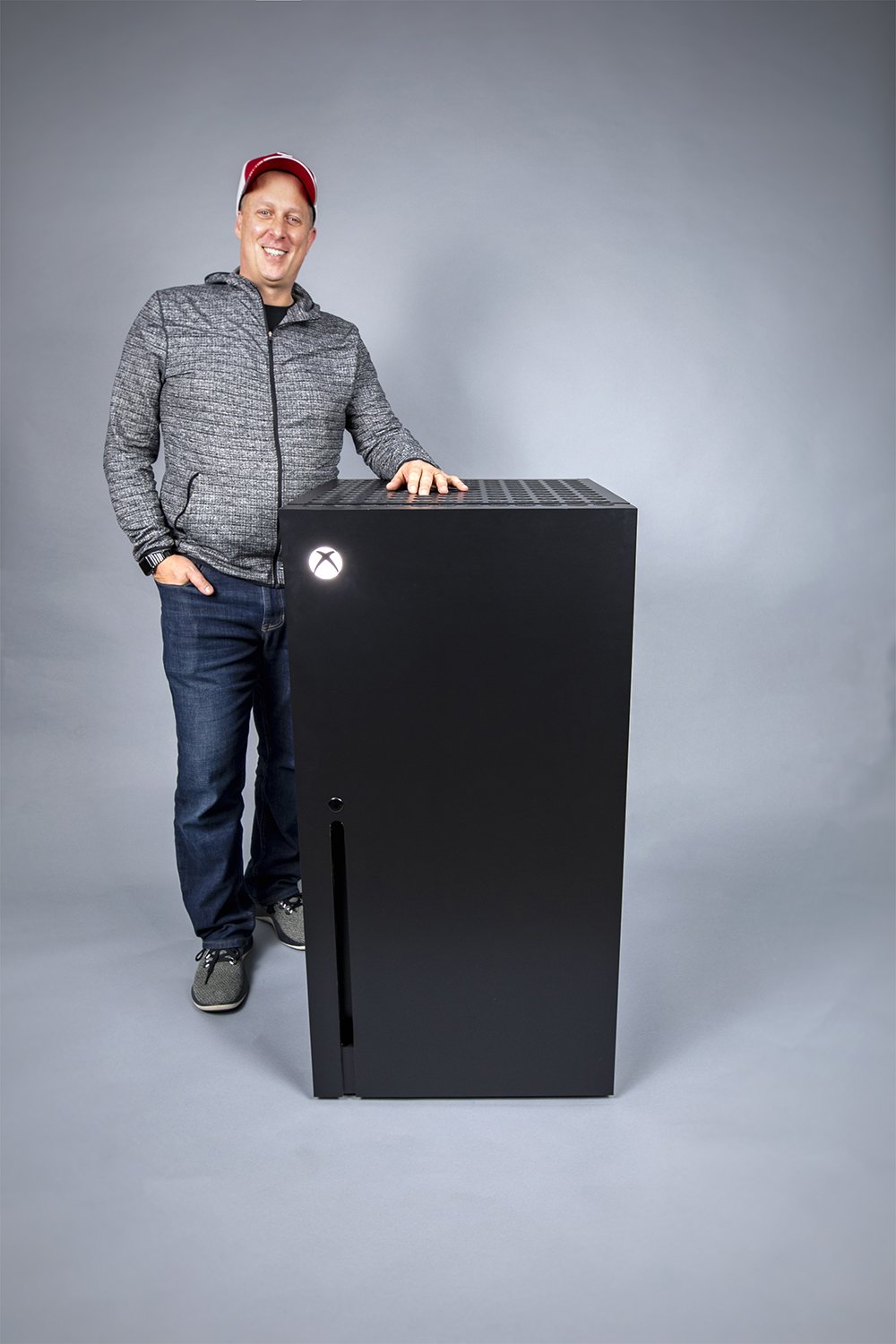 xbox-fridge-mini-front-door-closed-craig.jpg