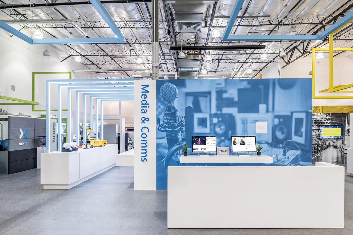 microsoft-experience-center-media-comms-screens-mural.jpg