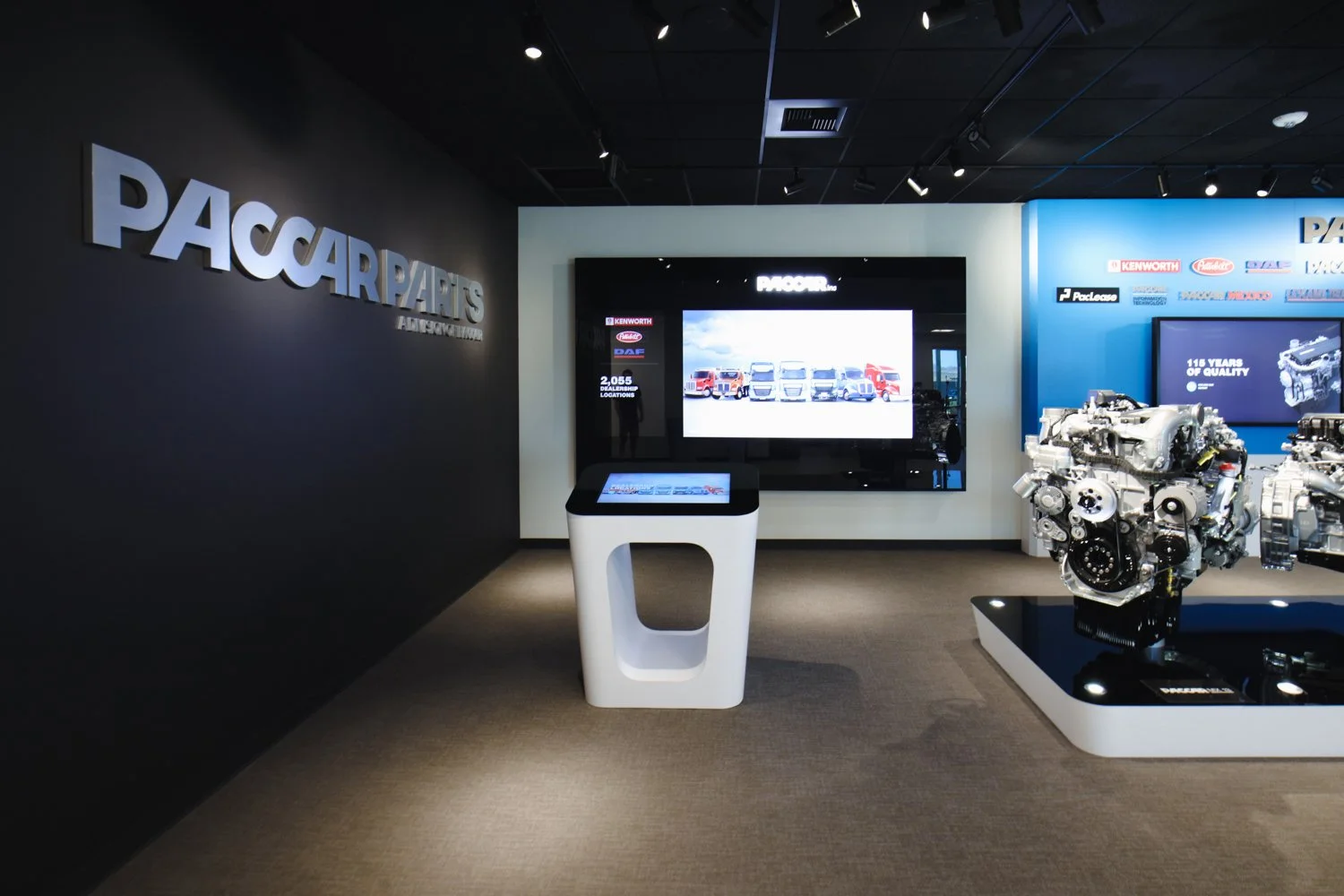 paccar-parts-experience-center-interactive-console.jpg