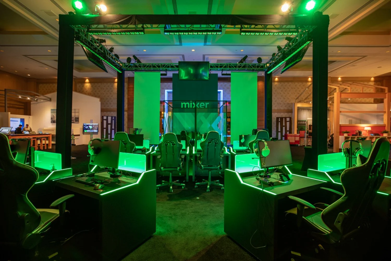 xbox-gaming-pods-green-atmosphere.jpg