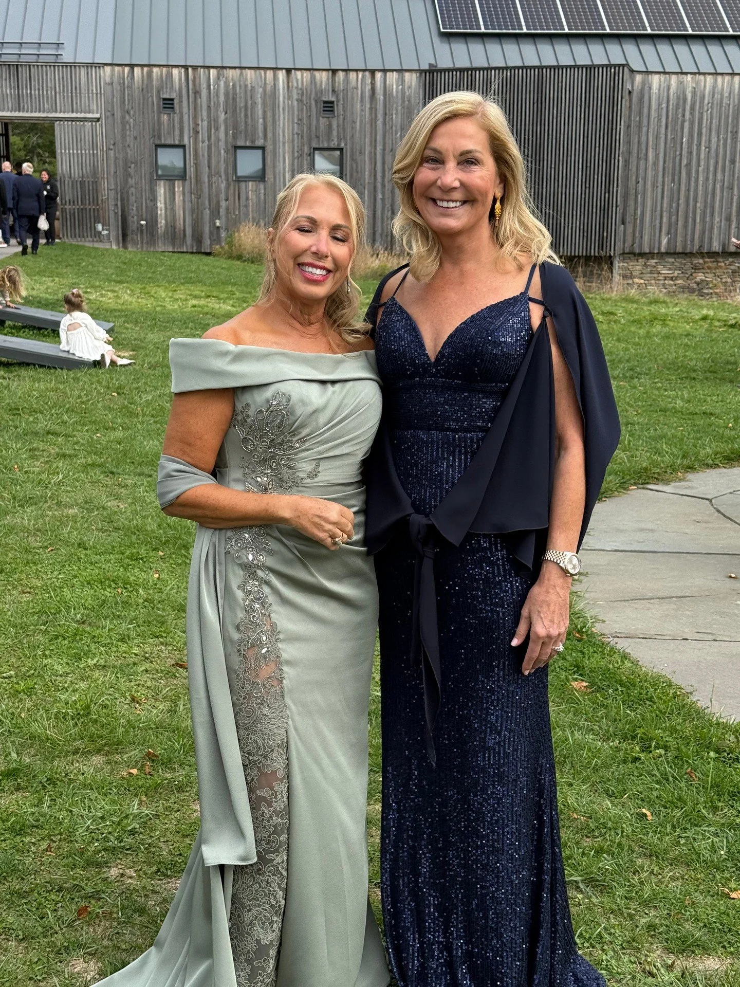 Such a wonderful picture of these beautiful customers😍