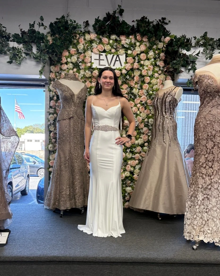 So proud to say that we did her prom dress and her wedding dress!! Such a special moment we get to share with our customers! Thank you so much for choosing Evas✨