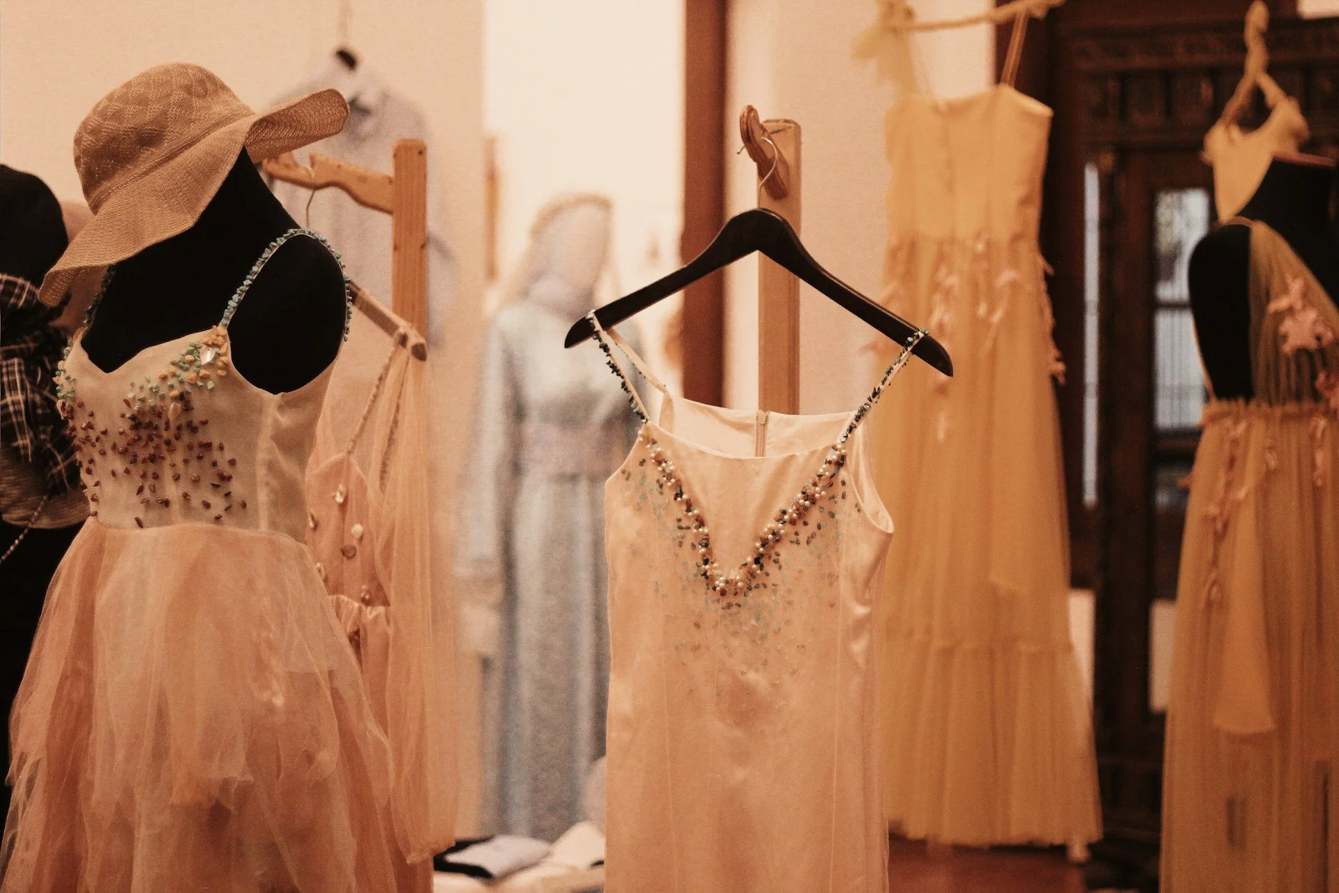 How to Shop Last Minute for Prom Without Missing the Details