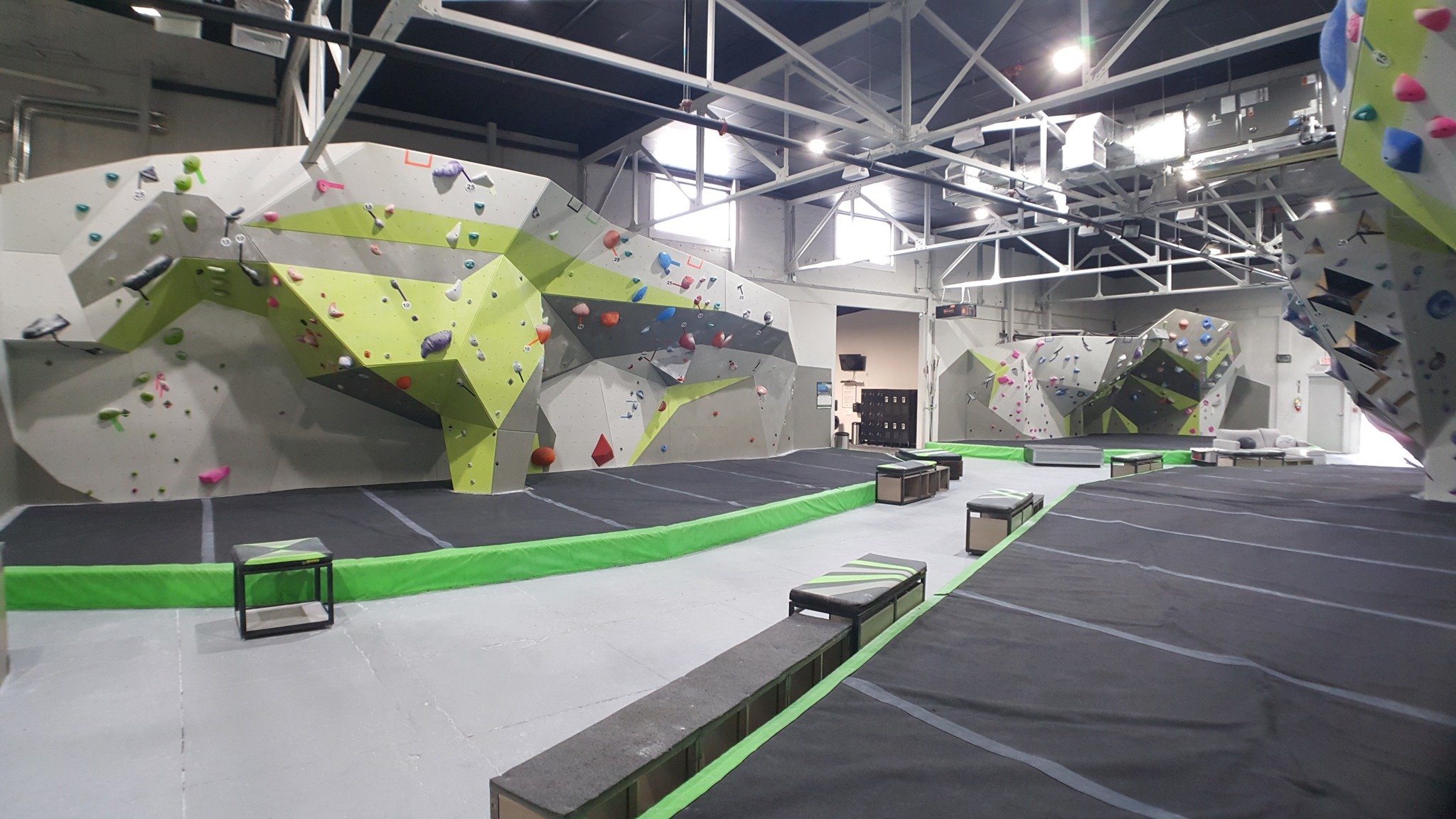 It's going to be a thrilling weekend on the rocks with the USA Climbing and Local Legend Bouldering Competition happening this Saturday, October 10, at DynoClimb! 🧗&zwj;♂️

This massive event will bring 200+ competitors and spectators from across Fl