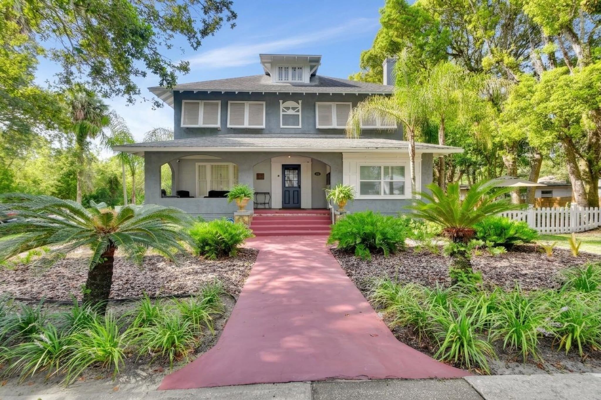 🌿🏡 Stay a little longer. Feel right at home in West Volusia!

Meet The Michigan House, a beautifully restored 1925 residence in historic Downtown DeLand, offering a charming home away from home for monthly and seasonal stays.

With six unique, full